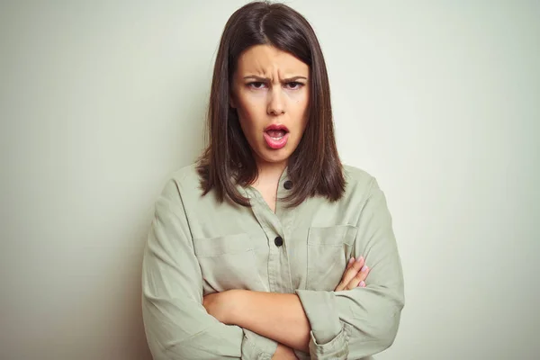 Junge Schöne Brünette Frau Grünem Hemd Über Isoliertem Hintergrund Skeptisch — Stockfoto