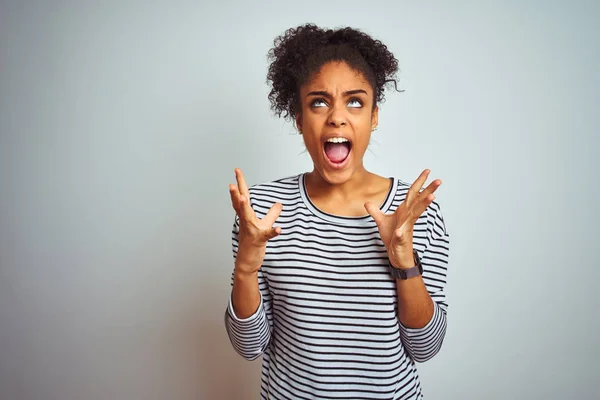 Mujer Afroamericana Vistiendo Camiseta Rayas Navales Pie Sobre Fondo Blanco —  Fotos de Stock