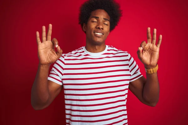 Jovem Afro Americano Com Cabelo Afro Vestindo Camiseta Listrada Sobre — Fotografia de Stock