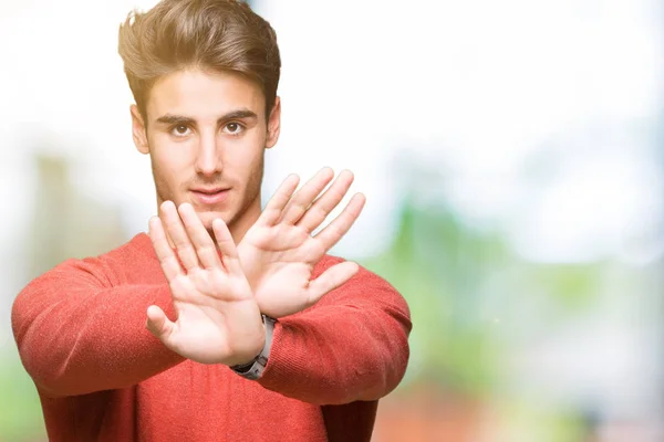 Joven Hombre Guapo Sobre Fondo Aislado Expresión Rechazo Cruzando Brazos —  Fotos de Stock