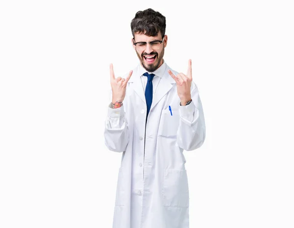 Joven Científico Profesional Vestido Con Bata Blanca Sobre Fondo Aislado — Foto de Stock