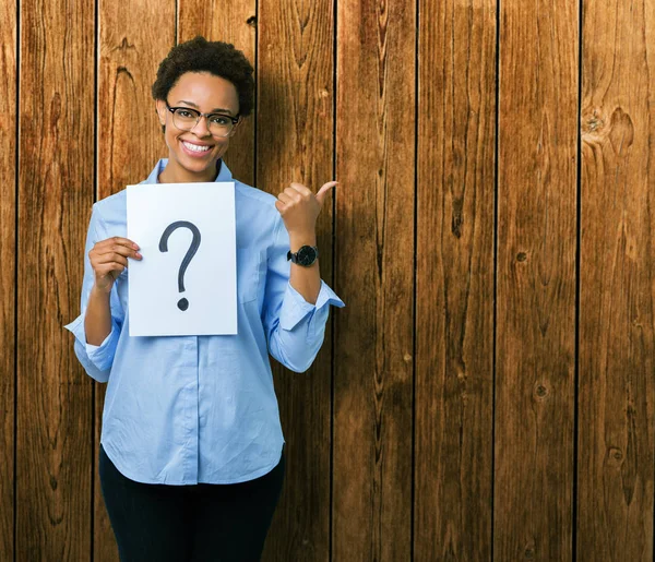 Young African American Woman Holding Paper Question Mark Isolated Background — Stock Photo, Image