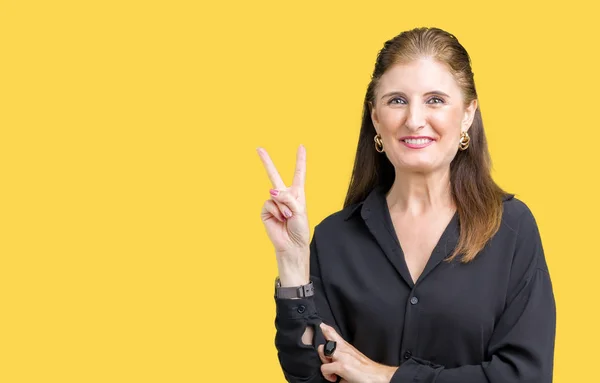 Mulher Negócios Madura Meia Idade Bonita Sobre Fundo Isolado Sorrindo — Fotografia de Stock