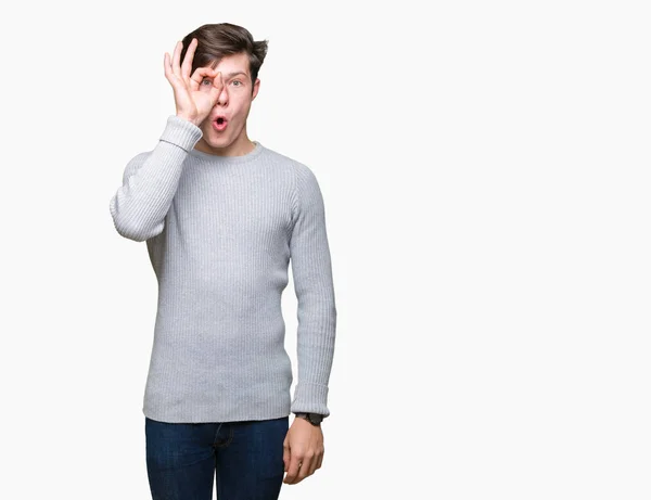 잘생긴 젊은이 제스처 충격된 놀란된 손가락을 스웨터를 — 스톡 사진