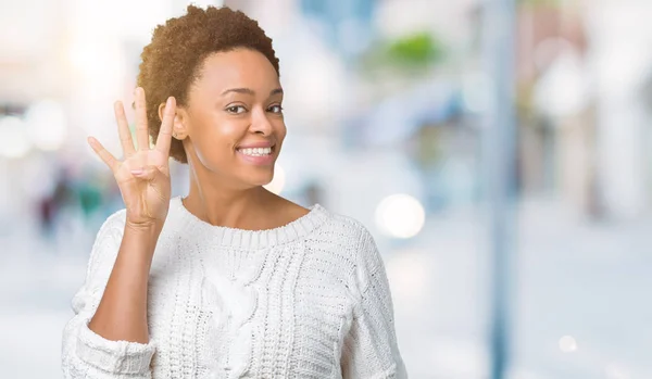 Vackra Unga Afroamerikanska Kvinnan Bär Tröja Över Isolerade Bakgrund Visar — Stockfoto