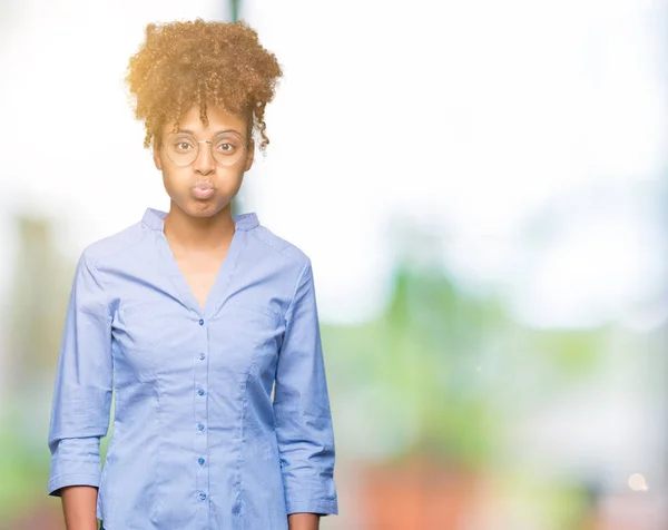 Mooie Jonge Afro Amerikaanse Zakenvrouw Geïsoleerde Achtergrond Puffend Wangen Met — Stockfoto