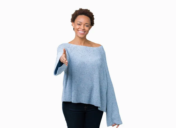 Joven Mujer Afroamericana Hermosa Vistiendo Suéter Sobre Fondo Aislado Sonriendo — Foto de Stock