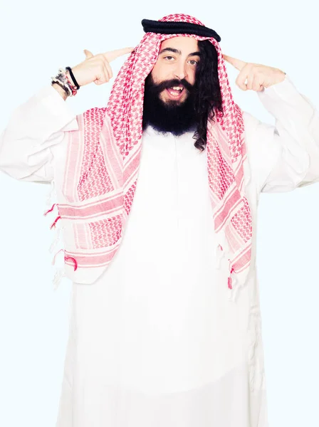 Arabe Homme Affaires Aux Cheveux Longs Portant Écharpe Keffiyeh Traditionnelle — Photo