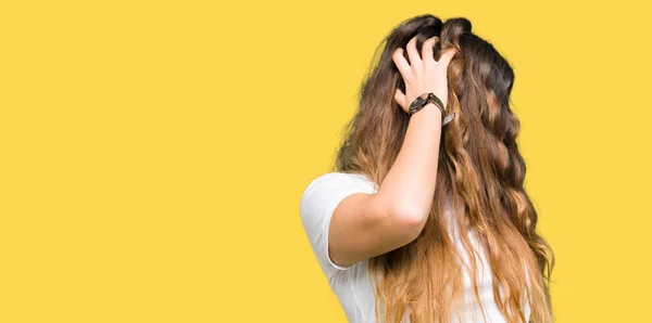 Jovem Mulher Bonita Vestindo Casual Shirt Branca Dançando Feliz Alegre — Fotografia de Stock