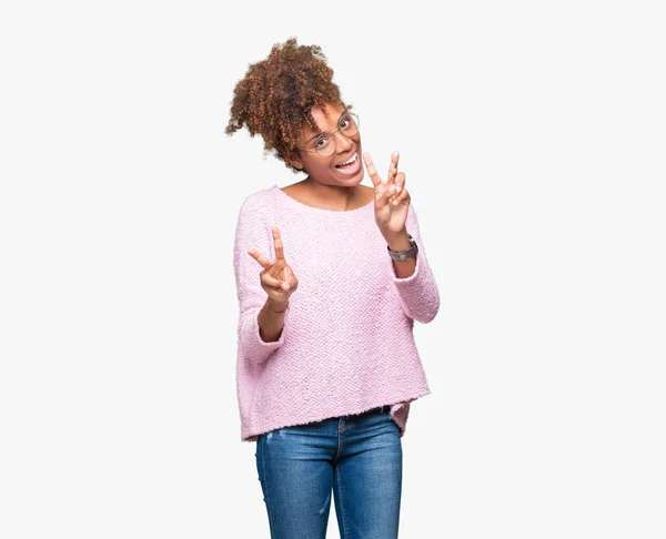 Mooie Jonge African American Vrouw Bril Geïsoleerde Achtergrond Glimlachend Zoek — Stockfoto