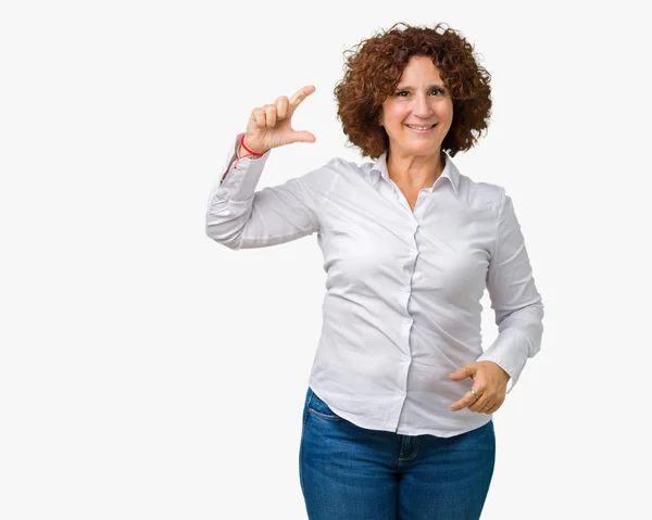 Mulher Negócios Sênior Ager Médio Bonita Sobre Fundo Isolado Sorrindo — Fotografia de Stock