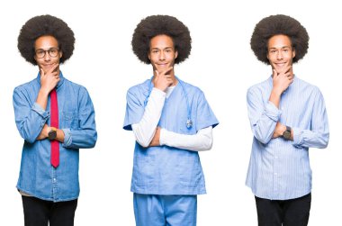 Kolaj emin çapraz kollar ve çeneme kaldırdı el ile gülümseme ile kameraya bakarak beyaz izole arka plan üzerinde afro saçlı Genç adam. Pozitif düşünce.
