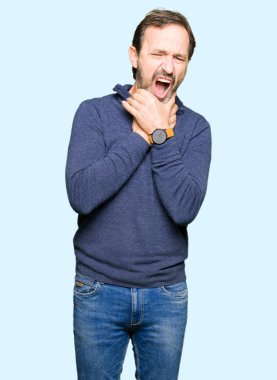 Orta yaş yakışıklı adamın bir kazak bağırarak giydiğini ve çünkü boğmak acı kendi ellerimle öldürürüm. Sağlık sorunu. Yaralarından ve intihar kavramı.