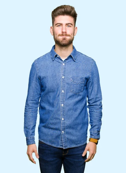 Jonge Knappe Blonde Man Dragen Casual Denim Shirt Puffend Wangen — Stockfoto