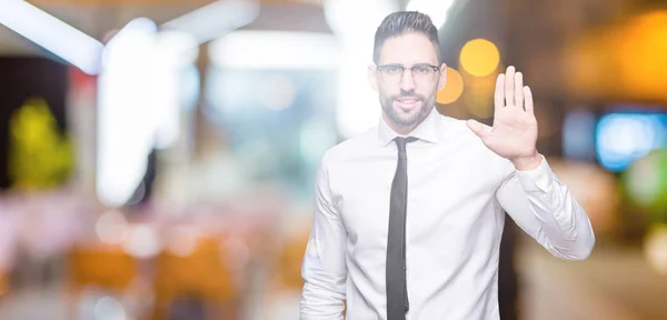 Joven Hombre Negocios Guapo Con Gafas Sobre Fondo Aislado Renuncia —  Fotos de Stock