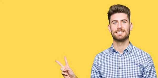 Homem Bonito Jovem Dos Bussines Que Sorri Com Cara Feliz — Fotografia de Stock