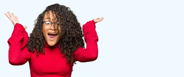 Young Beautiful Woman Curly Hair Wearing Glasses Celebrating Crazy Amazed — Stock Photo, Image