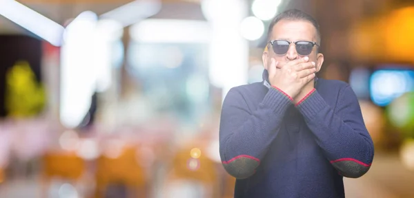 Hombre Árabe Mediana Edad Con Gafas Sol Sobre Fondo Aislado —  Fotos de Stock