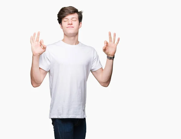 Jovem Homem Bonito Vestindo Casual Shirt Branca Sobre Fundo Isolado — Fotografia de Stock