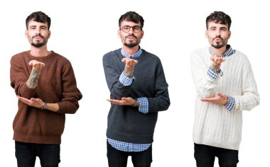 Izole arka plan üzerinde bir kazak giyen genç adamın kolaj güzel ve seksi olmak hava eliyle bir öpücük üfleme kameraya bakarak. Aşk ifadesi.