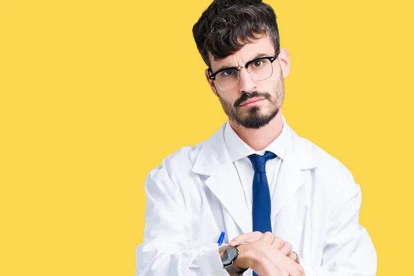 Ilmuwan Muda Yang Memakai Mantel Putih Atas Latar Belakang Yang — Stok Foto