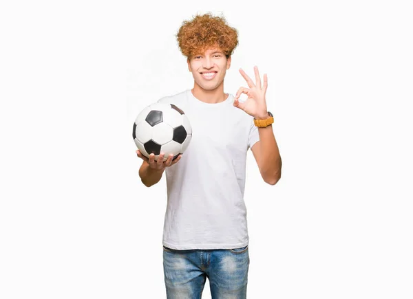 Joven Hombre Guapo Sosteniendo Pelota Fútbol Haciendo Signo Con Los — Foto de Stock