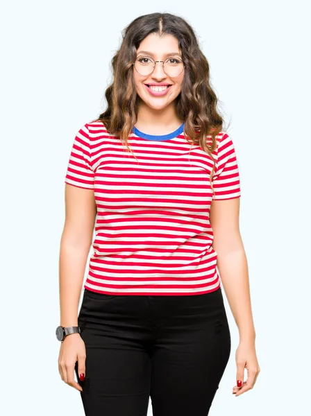 Jovem Mulher Bonita Usando Óculos Com Sorriso Feliz Legal Rosto — Fotografia de Stock