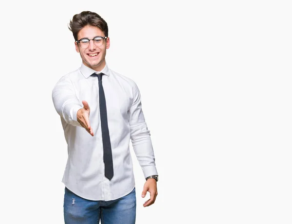 Joven Hombre Negocios Con Gafas Sobre Fondo Aislado Sonriendo Amistoso — Foto de Stock