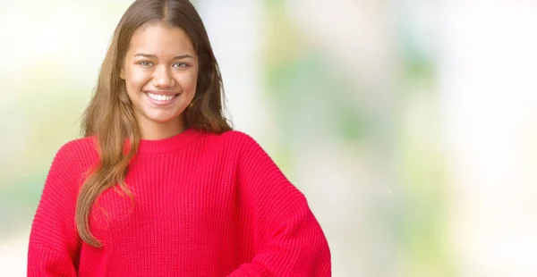 Giovane Bella Donna Bruna Indossa Maglione Invernale Rosso Sfondo Isolato — Foto Stock