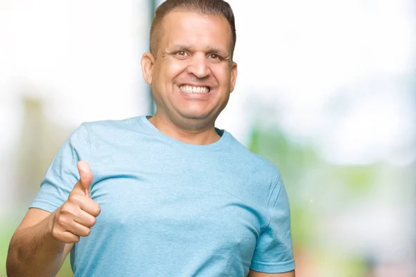 Homem Árabe Meia Idade Vestindo Camiseta Azul Sobre Fundo Isolado — Fotografia de Stock