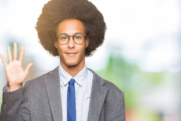 Joven Hombre Negocios Afroamericano Con Cabello Afro Usando Gafas Que —  Fotos de Stock