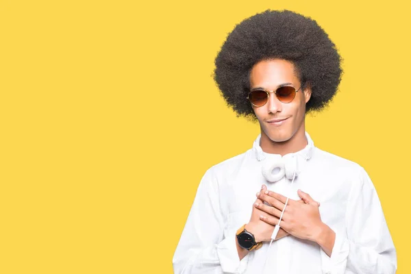 Jeune Homme Afro Américain Aux Cheveux Afro Portant Des Lunettes — Photo