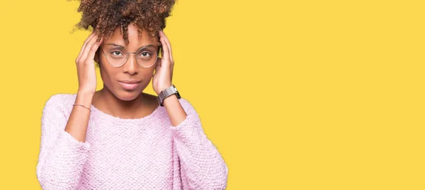 Gyönyörű Fiatal Afrikai Amerikai Szemüveg Alatt Elszigetelt Háttér Kezét Fejét — Stock Fotó