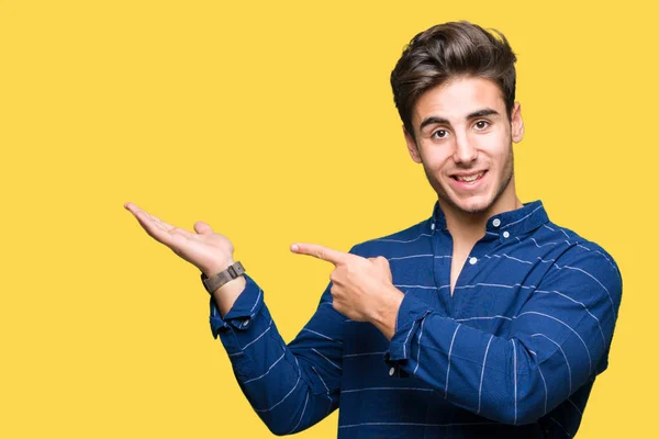 Genç Yakışıklı Adam Izole Arka Plan Üzerinde Lacivert Gömlek Giyiyor — Stok fotoğraf