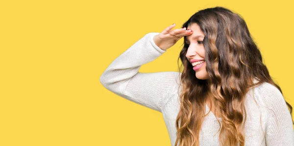 Mooie Jongedame Dragen Witte Trui Erg Blij Lachende Zoek Ver — Stockfoto