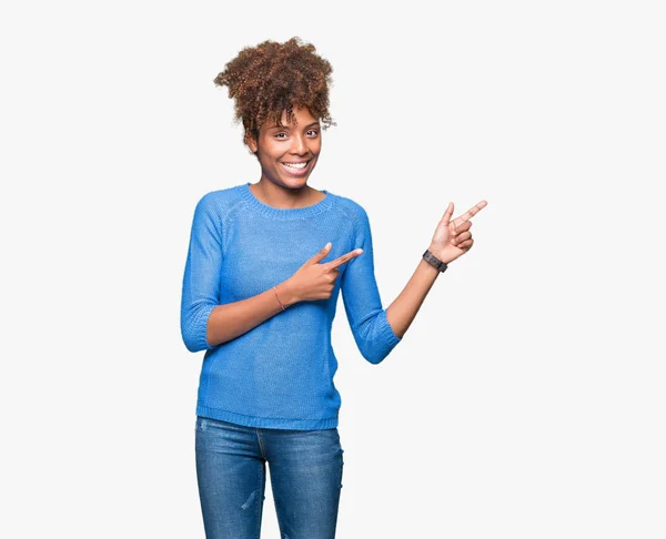 Beautiful Young African American Woman Isolated Background Smiling Looking Camera — Stock Photo, Image