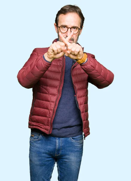 Homem Bonito Meia Idade Usando Óculos Casaco Inverno Expressão Rejeição — Fotografia de Stock