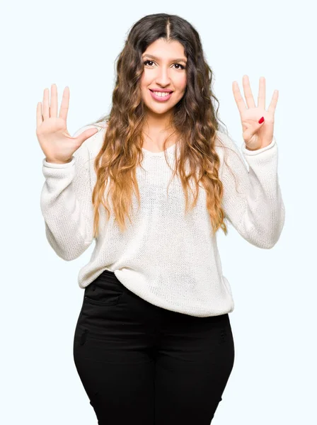 Tânăra Femeie Frumoasă Purtând Pulover Alb Arătând Arătând Degetele Numărul — Fotografie, imagine de stoc