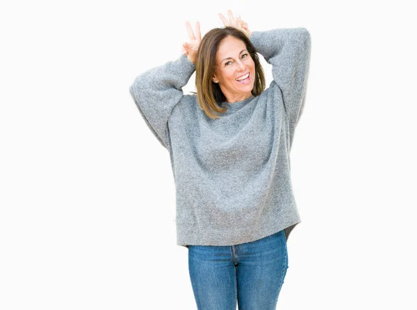 Schöne Frau Mittleren Alters Trägt Winterpullover Über Isoliertem Hintergrund Posiert — Stockfoto