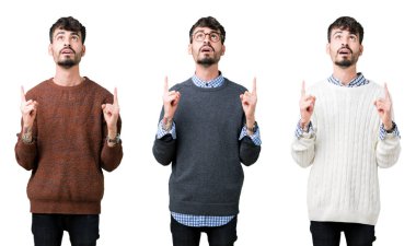 İzole arka plan üzerinde bir kazak giyen genç adam kolaj hayran ve bakmak ve parmaklar ve yükseltilmiş kollar ile işaret şaşırdı.