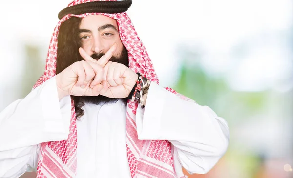 Arabian Hombre Negocios Con Pelo Largo Usando Bufanda Keffiyeh Tradicional —  Fotos de Stock