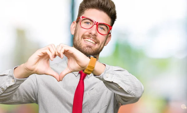 Jonge Knappe Zakenman Bril Glimlachend Liefde Met Hartsymbool Vorm Met — Stockfoto