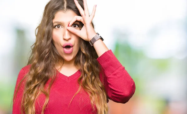 Junge Schöne Frau Rotem Pullover Tut Geste Schockiert Mit Überraschtem — Stockfoto