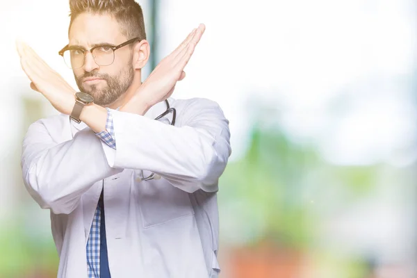 Guapo Joven Doctor Hombre Sobre Aislado Fondo Expresión Rechazo Cruzando — Foto de Stock