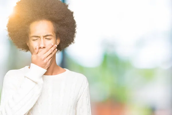 Jonge Afro Amerikaanse Man Met Afro Haar Dragen Van Winter — Stockfoto