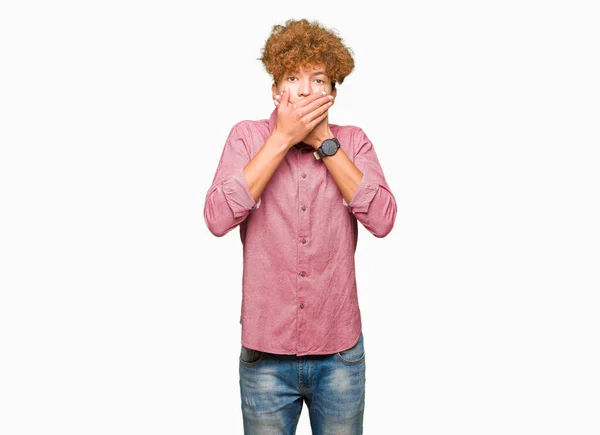 Jovem Homem Negócios Bonito Com Cabelo Afro Chocou Cobrindo Boca — Fotografia de Stock