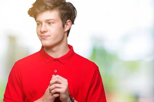 Homem Bonito Jovem Vestindo Camiseta Vermelha Sobre Fundo Isolado Mãos — Fotografia de Stock
