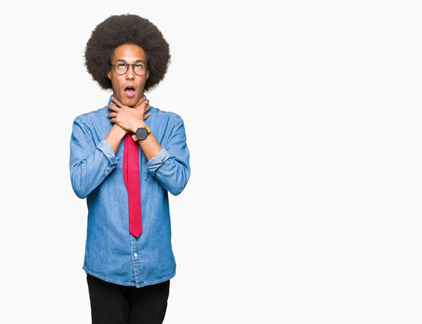 Joven Hombre Negocios Afroamericano Con Cabello Afro Usando Gafas Corbata —  Fotos de Stock