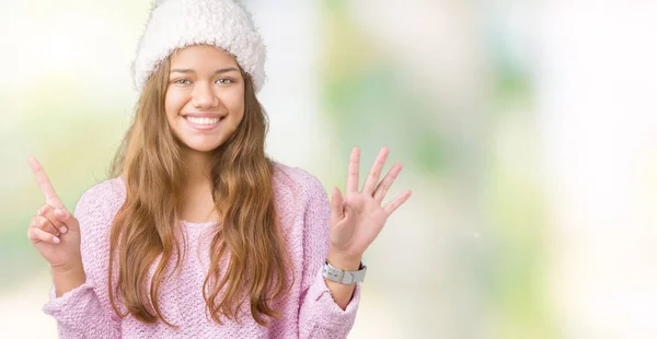 Giovane Bella Donna Bruna Che Indossa Maglione Cappello Invernale Sfondo — Foto Stock