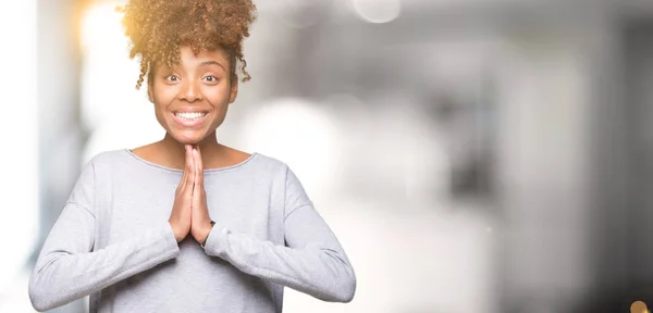Gyönyörű Fiatal Afrikai Amerikai Elszigetelt Háttér Imádkozott Együtt Kér Bocsánatot — Stock Fotó